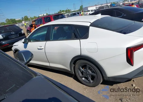 2025 Kia K4 Lxs z USA, uszkodzony, nr VIN 3KPFT4DE1SE017480